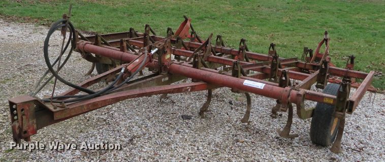 image for item DN7933 White 285  field cultivator