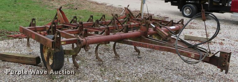 image for item DN7933 White 285  field cultivator