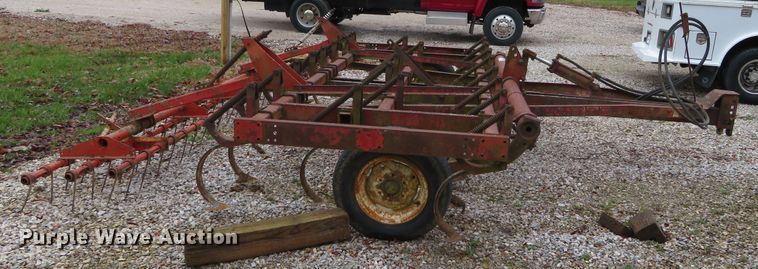 image for item DN7933 White 285  field cultivator