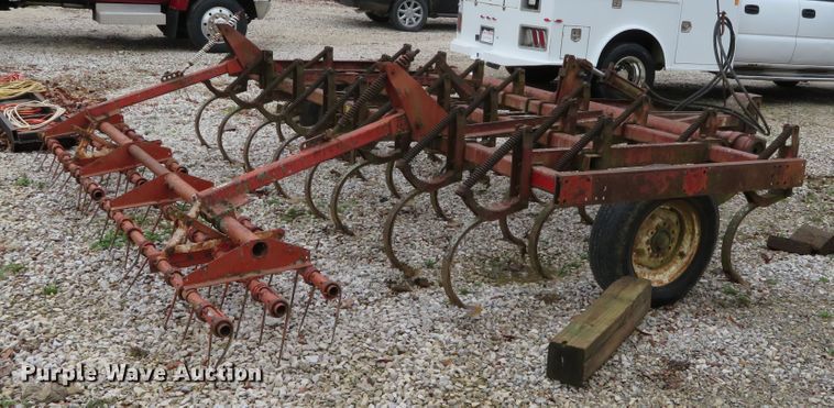 image for item DN7933 White 285  field cultivator