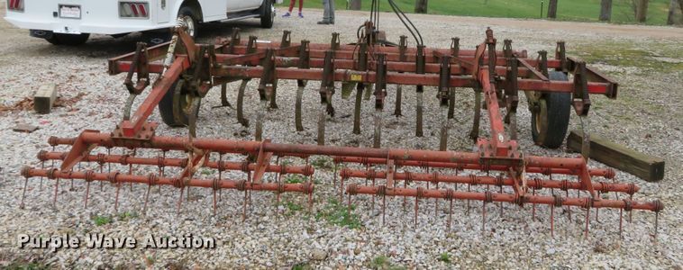 image for item DN7933 White 285  field cultivator