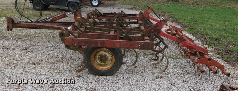 image for item DN7933 White 285  field cultivator