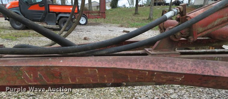 image for item DN7933 White 285  field cultivator