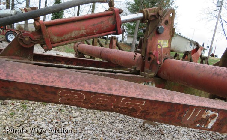 image for item DN7933 White 285  field cultivator