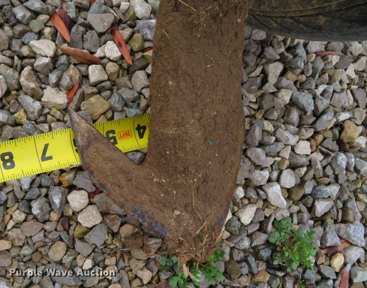 image for item DN7933 White 285  field cultivator