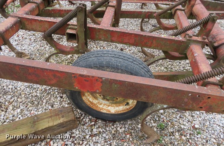 image for item DN7933 White 285  field cultivator