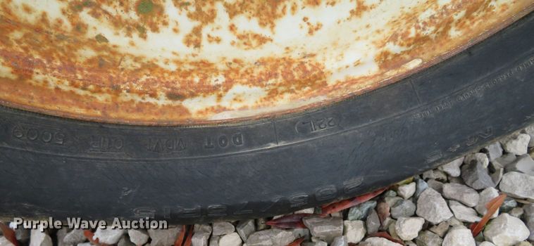 image for item DN7933 White 285  field cultivator