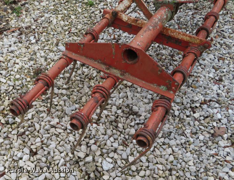 image for item DN7933 White 285  field cultivator