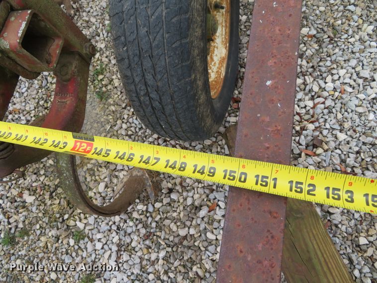 image for item DN7933 White 285  field cultivator