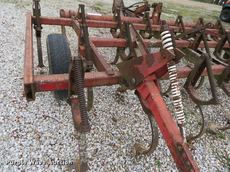 image for item DN7933 White 285  field cultivator
