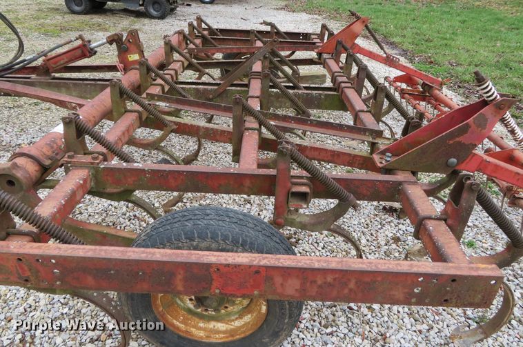 image for item DN7933 White 285  field cultivator