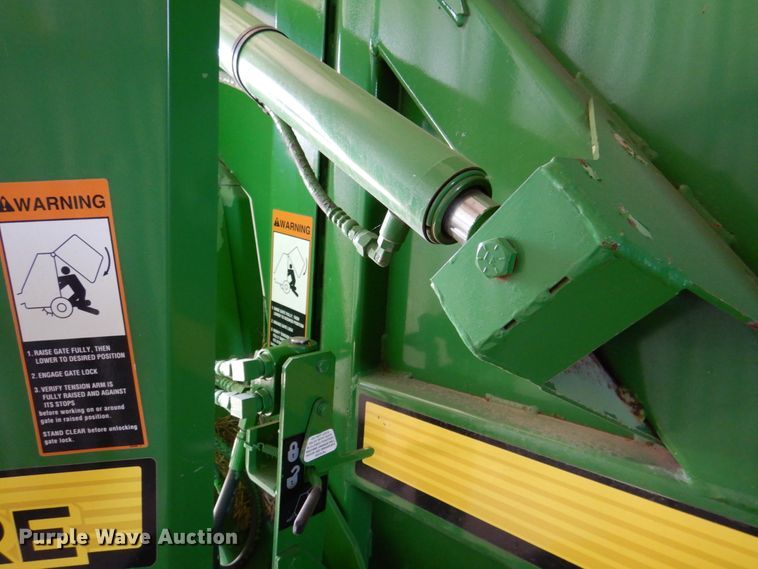 image for item DP3917 2007 John Deere 458  round baler