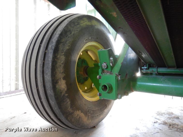 image for item DP3917 2007 John Deere 458  round baler