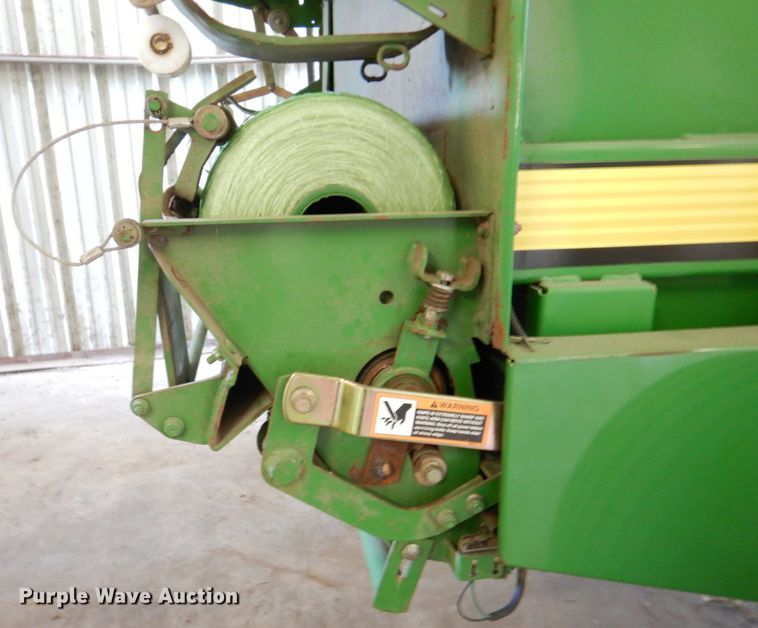 image for item DP3917 2007 John Deere 458  round baler