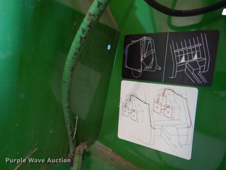 image for item DP3917 2007 John Deere 458  round baler