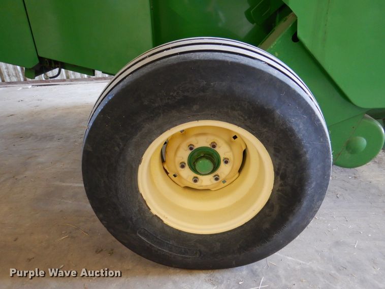 image for item DP3917 2007 John Deere 458  round baler