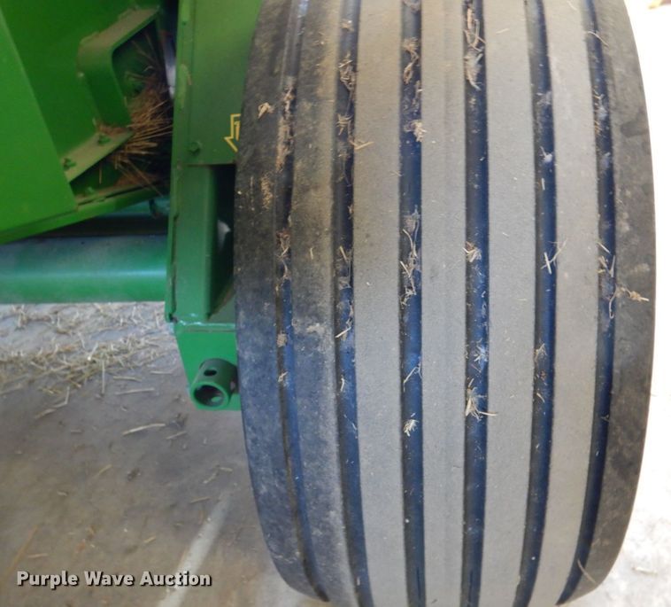 image for item DP3917 2007 John Deere 458  round baler