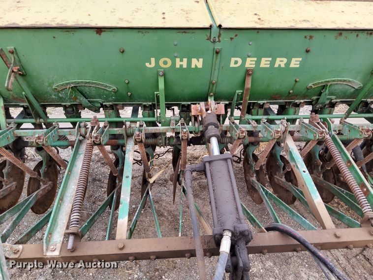 image for item DR0883 John Deere FB B  grain drill