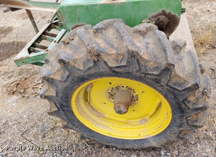 image for item DR0883 John Deere FB B  grain drill