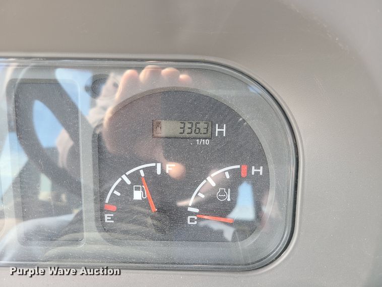 image for item IF9419 2011 Mahindra 5010HST  MFWD tractor