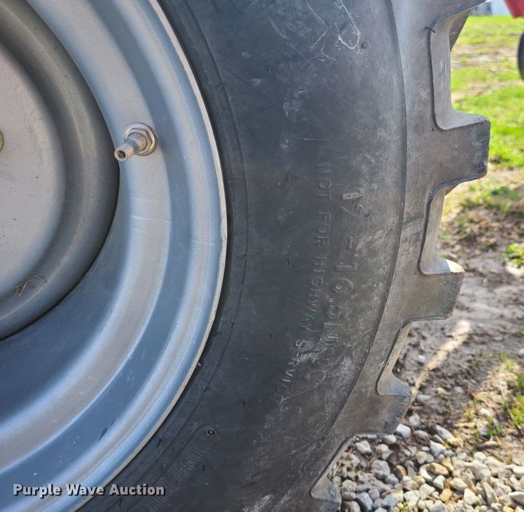 image for item IF9419 2011 Mahindra 5010HST  MFWD tractor