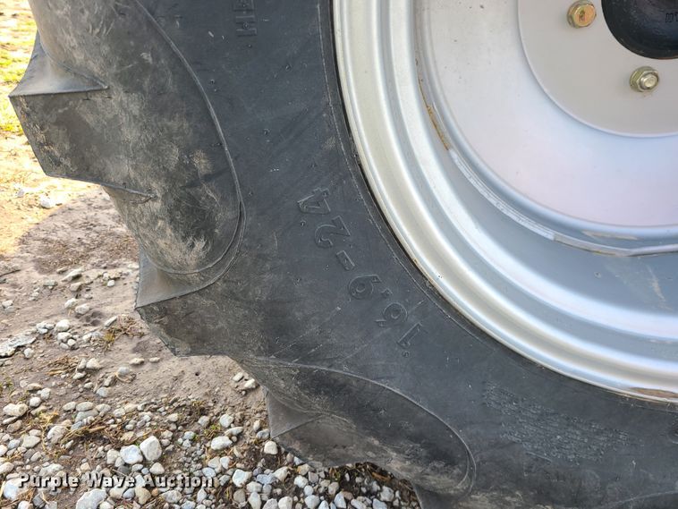 image for item IF9419 2011 Mahindra 5010HST  MFWD tractor