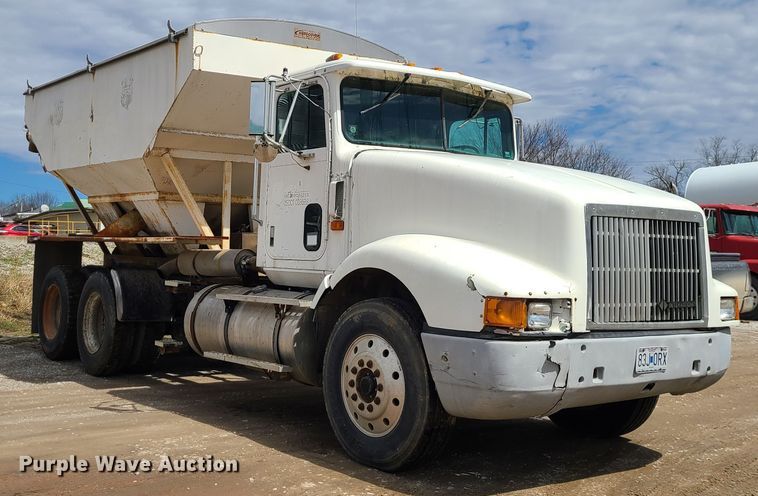 image for item IF9423 1991 International 9400  fertilizer delivery truck