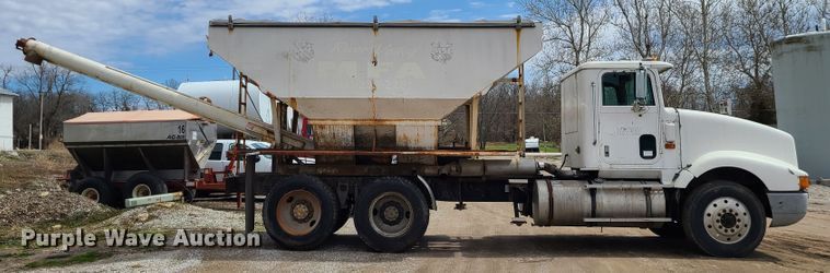 image for item IF9423 1991 International 9400  fertilizer delivery truck