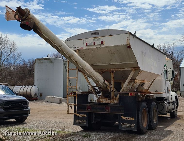 image for item IF9423 1991 International 9400  fertilizer delivery truck