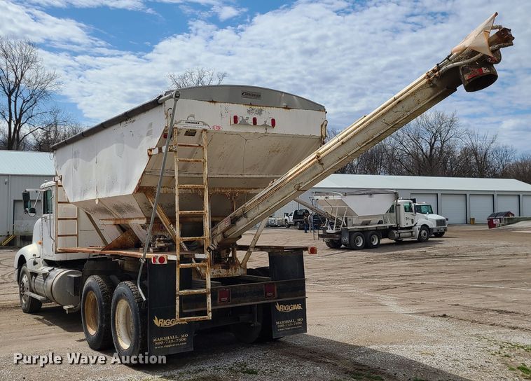 image for item IF9423 1991 International 9400  fertilizer delivery truck