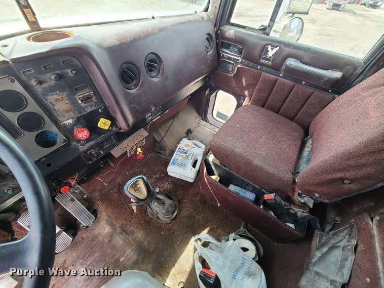 image for item IF9423 1991 International 9400  fertilizer delivery truck