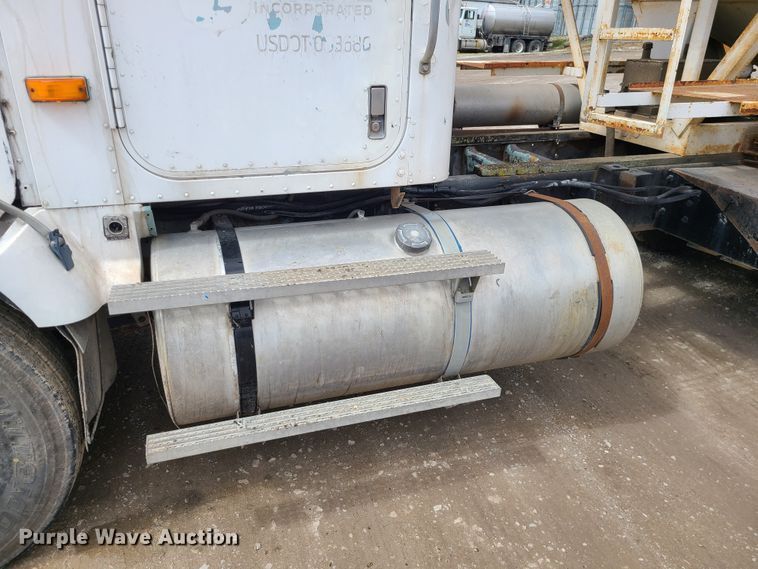 image for item IF9423 1991 International 9400  fertilizer delivery truck