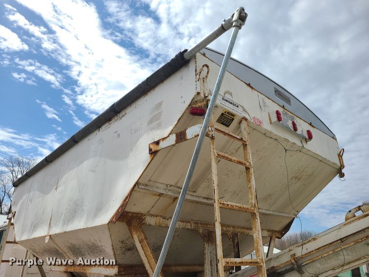 image for item IF9423 1991 International 9400  fertilizer delivery truck