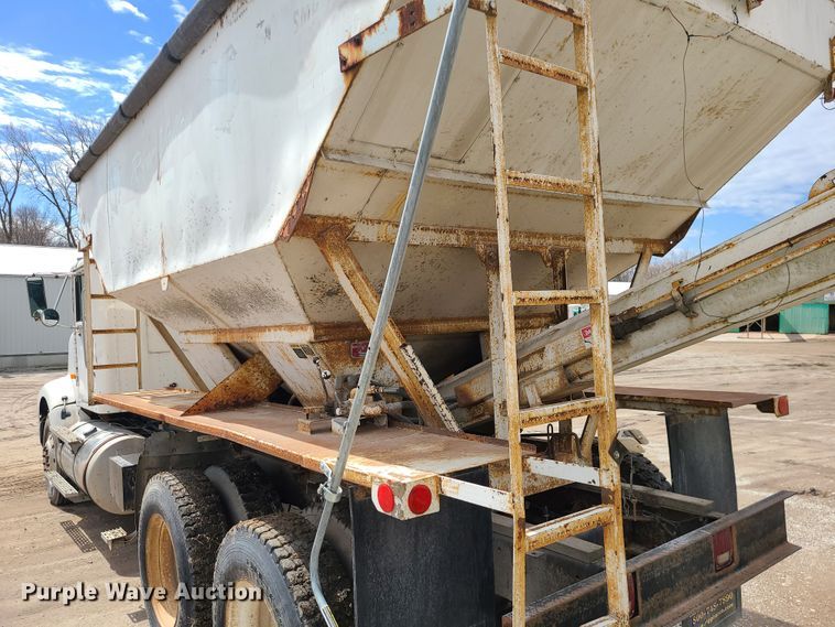 image for item IF9423 1991 International 9400  fertilizer delivery truck