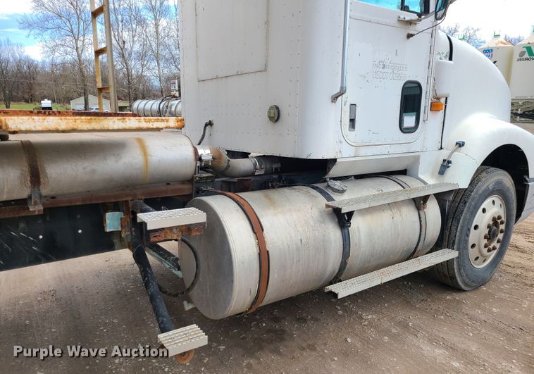 image for item IF9423 1991 International 9400  fertilizer delivery truck