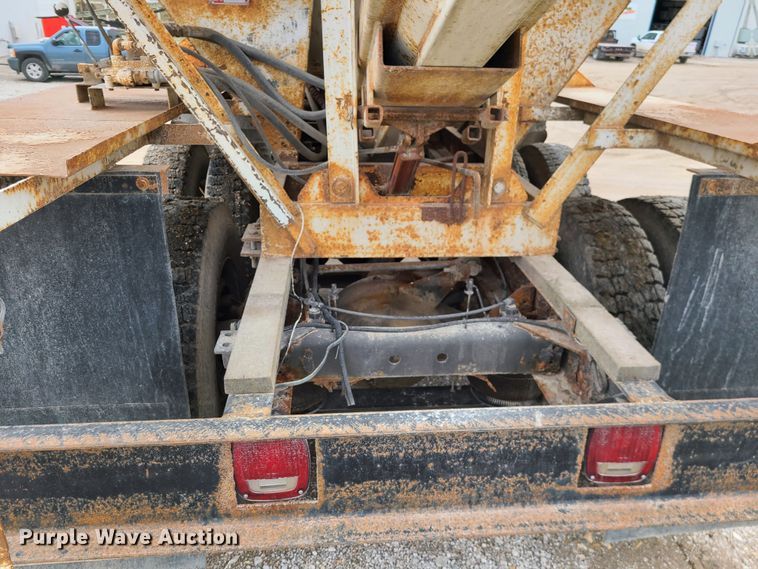 image for item IF9423 1991 International 9400  fertilizer delivery truck