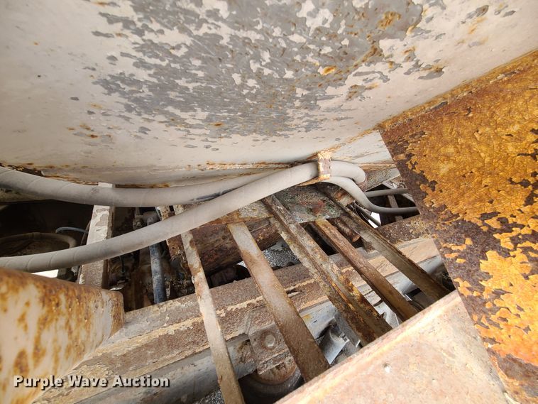 image for item IF9423 1991 International 9400  fertilizer delivery truck