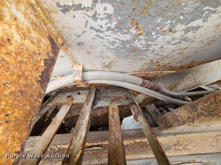 image for item IF9423 1991 International 9400  fertilizer delivery truck