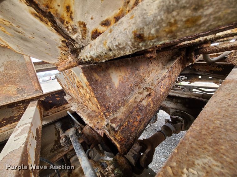 image for item IF9423 1991 International 9400  fertilizer delivery truck