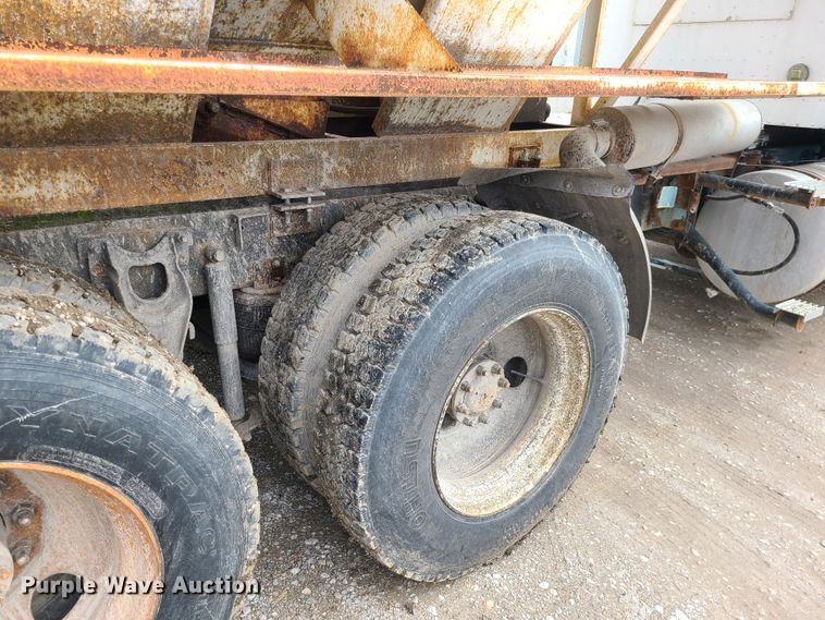 image for item IF9423 1991 International 9400  fertilizer delivery truck