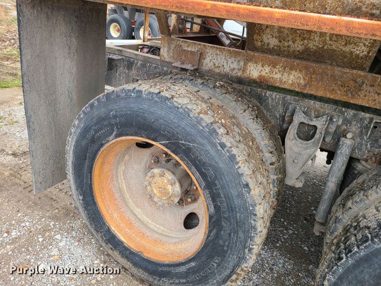 image for item IF9423 1991 International 9400  fertilizer delivery truck