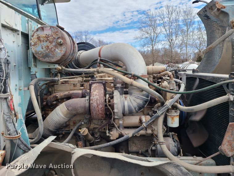 image for item IF9423 1991 International 9400  fertilizer delivery truck