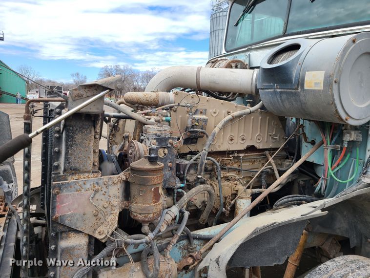 image for item IF9423 1991 International 9400  fertilizer delivery truck