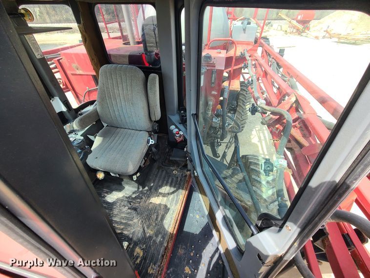 image for item IF9456 2004 Case IH SPX3150  sprayer