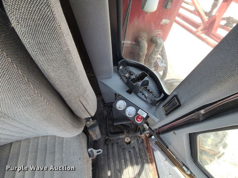 image for item IF9456 2004 Case IH SPX3150  sprayer
