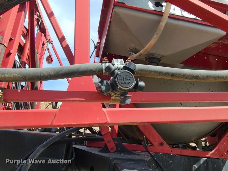 image for item IF9456 2004 Case IH SPX3150  sprayer
