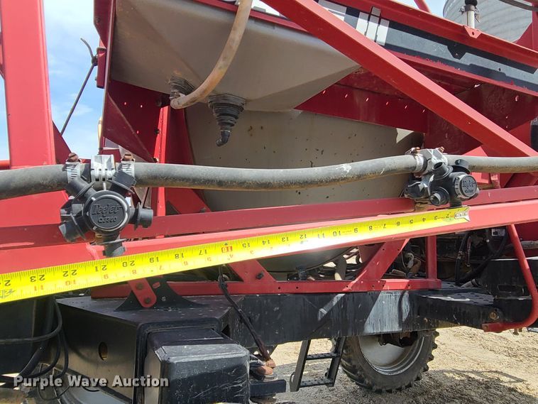 image for item IF9456 2004 Case IH SPX3150  sprayer