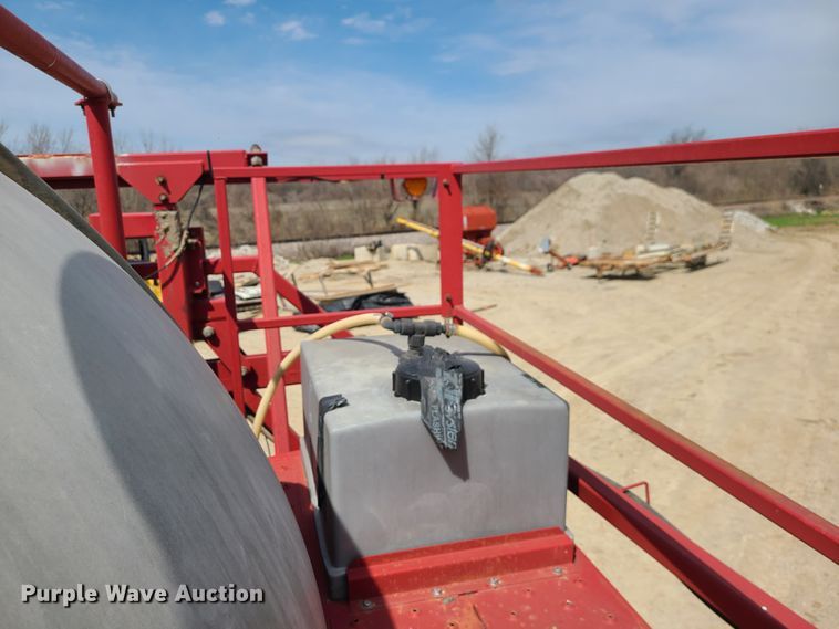 image for item IF9456 2004 Case IH SPX3150  sprayer