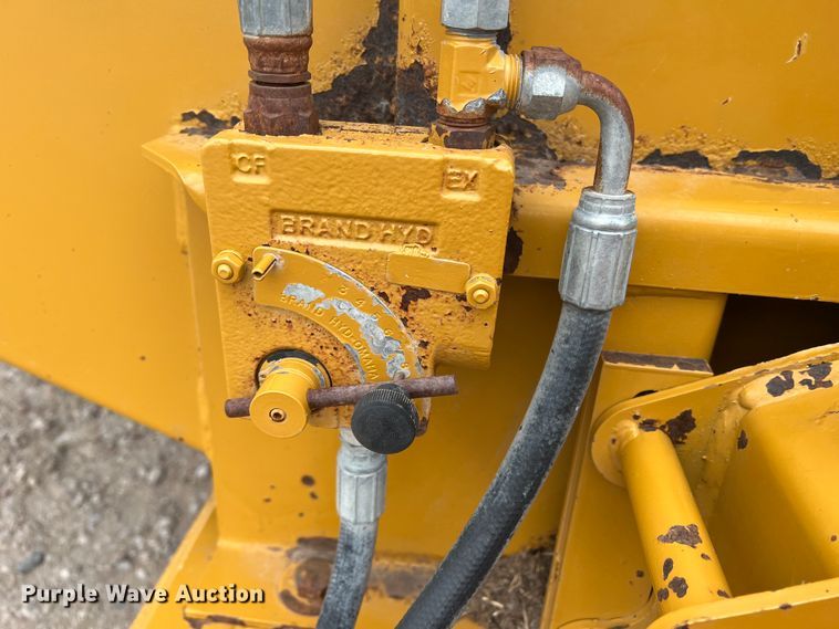 image for item IG9281 HayBuster 2650  bale processor