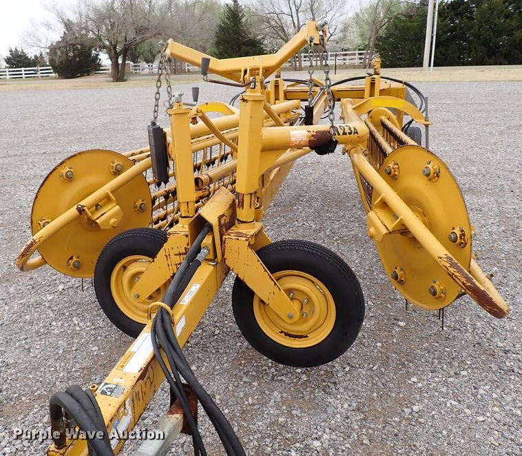 image for item JO9569 Vermeer R23A  hay rake